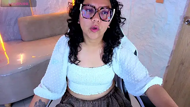 Snapshot of Violeta_Moon_Tx chatting on 05/06/26, 10:59 Violeta Moon Tx online show from 05/06/26, 10:59