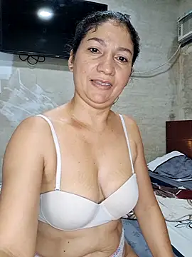 Snapshot of Rosa1079 chatting on 05/18/26, 04:07 Rosa1079 online show from 05/18/26, 04:07