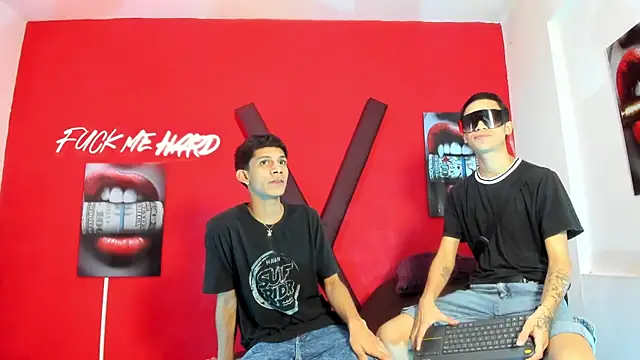Snapshot of TWINKS_BOYSX chatting on 06/16/26, 01:41 TWINKS BOYSX online show from 06/16/26, 01:41