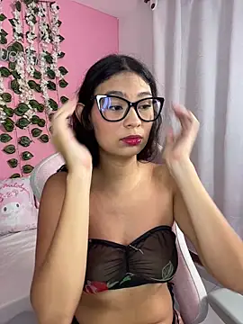 Snapshot of melody_flowers18 chatting on 06/14/26, 02:35 melody flowers18 online show from 06/14/26, 02:35