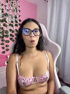 Snapshot of melody_flowers18 chatting on 06/18/26, 02:23 melody flowers18 online show from 06/18/26, 02:23