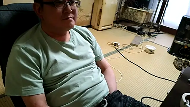 Snapshot of Tkousuke chatting on 05/09/26, 08:52 Tkousuke online show from 05/09/26, 08:52