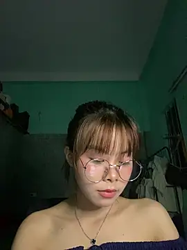 Snapshot of Cry_sexy chatting on 05/22/26, 04:01 Cry sexy online show from 05/22/26, 04:01