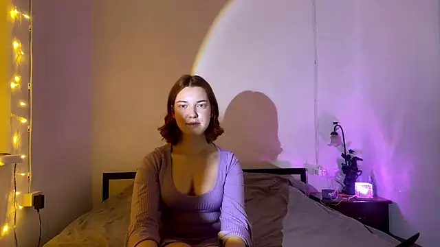 Snapshot of MoonlitMuse82 chatting on 05/05/26, 04:04 MoonlitMuse82 online show from 05/05/26, 04:04
