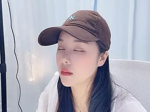 Snapshot of Qingqing19 chatting on 05/08/26, 05:35 Qingqing19 online show from 05/08/26, 05:35