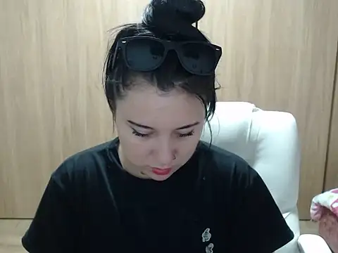 Snapshot of Haileey_ross chatting on 06/26/26, 01:32 Haileey ross online show from 06/26/26, 01:32