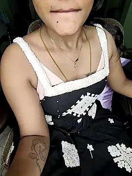 Snapshot of Tamil__Thara003 chatting on 05/18/26, 06:03 Tamil Thara003 online show from 05/18/26, 06:03