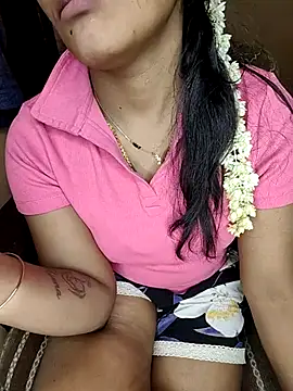 Snapshot of Tamil__Thara003 chatting on 06/28/26, 05:41 Tamil Thara003 online show from 06/28/26, 05:41