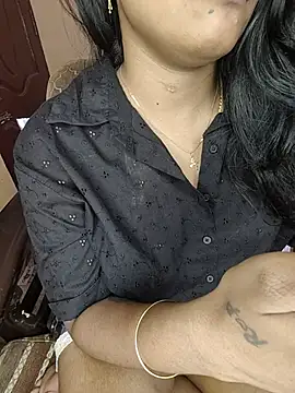 Snapshot of Tamil__Thara003 chatting on 08/01/26, 12:04 Tamil Thara003 online show from 08/01/26, 12:04