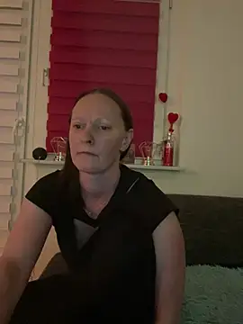 LindaLee90 online show from 06/25/26, 08:24