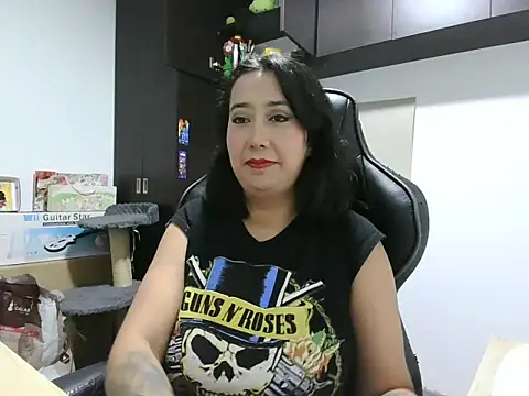 Snapshot of saramaSS chatting on 05/26/26, 04:08 saramaSS online show from 05/26/26, 04:08