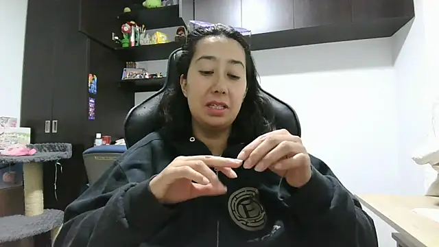 Snapshot of saramaSS chatting on 05/27/26, 04:09 saramaSS online show from 05/27/26, 04:09