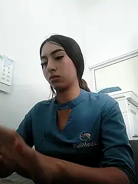 Snapshot of saray_outdoorss chatting on 05/07/26, 08:14 saray outdoorss online show from 05/07/26, 08:14