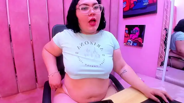 Snapshot of Sweet_Nova_ chatting on 05/28/26, 04:15 Sweet Nova online show from 05/28/26, 04:15