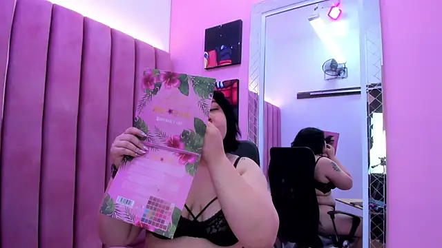 Snapshot of Sweet_Nova_ chatting on 06/01/26, 12:07 Sweet Nova online show from 06/01/26, 12:07