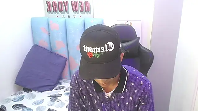 Snapshot of liam_play chatting on 05/14/26, 04:08 liam play online show from 05/14/26, 04:08