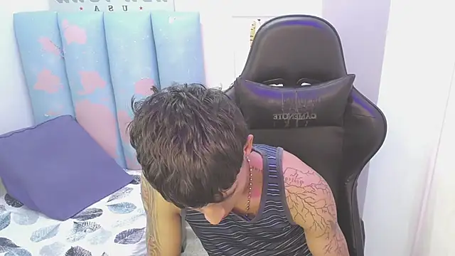 Snapshot of liam_play chatting on 05/19/26, 04:08 liam play online show from 05/19/26, 04:08