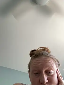 Kellilyn10 online show from 05/17/26, 05:53