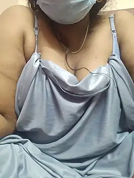 tamilkavitha123 online show from 05/17/26, 04:43