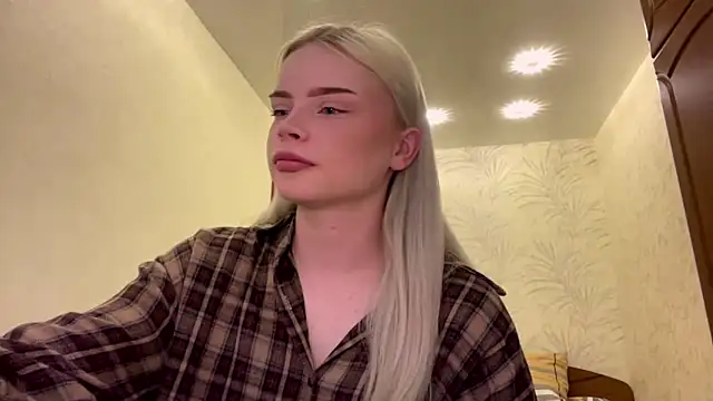 ShainaJoens online show from 05/06/26, 05:51