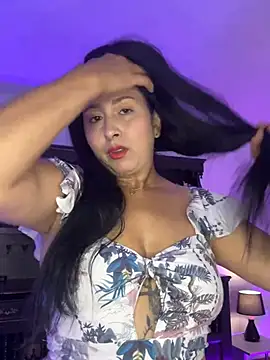 Snapshot of liana__castellanos chatting on 05/07/26, 02:11 liana castellanos online show from 05/07/26, 02:11
