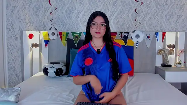 Vaalentina Lux online show from 06/17/26, 03:02