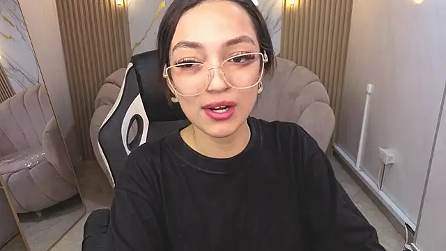Snapshot of Cinnamon_b chatting on 08/07/26, 12:45 Cinnamon b online show from 08/07/26, 12:45