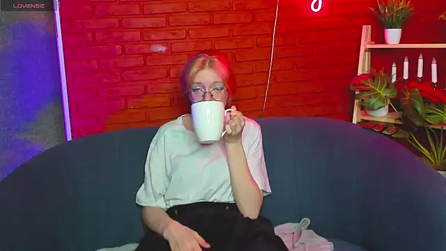 Snapshot of FoxxyyPolly chatting on 05/14/26, 07:48 FoxxyyPolly online show from 05/14/26, 07:48