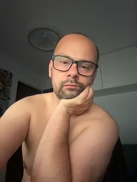 Snapshot of NakedAndrewHot chatting on 06/26/26, 12:04 NakedAndrewHot online show from 06/26/26, 12:04