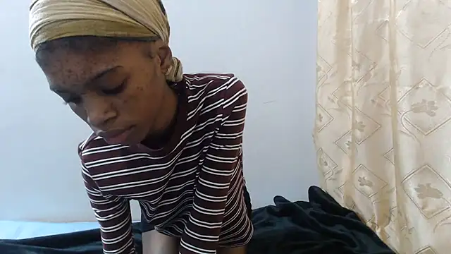 PetiteBarbie 05 online show from 06/18/26, 06:35