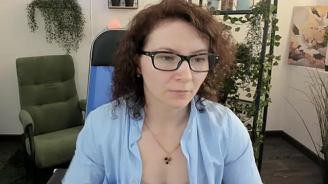 AureliaGleam online show from 05/18/26, 01:45