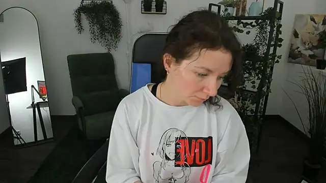 AureliaGleam online show from 05/19/26, 07:15
