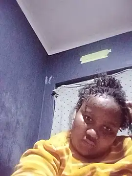 ChubbyMidgetxxx19 online show from 05/18/26, 06:47