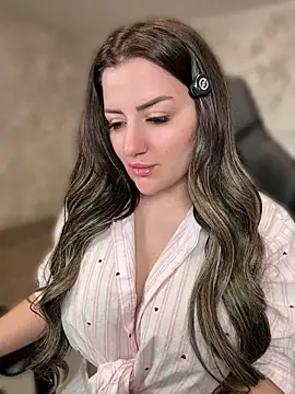 Snapshot of SophiePale chatting on 04/13/26, 08:31 SophiePale online show from 04/13/26, 08:31