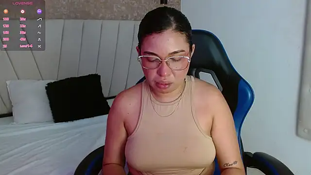 Snapshot of AliceSmity__ chatting on 06/11/26, 01:09 AliceSmity online show from 06/11/26, 01:09