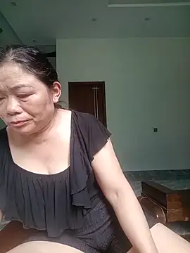 Snapshot of -Lytina- chatting on 05/19/26, 01:56 -Lytina- online show from 05/19/26, 01:56