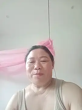 Snapshot of -Lytina- chatting on 05/20/26, 02:18 -Lytina- online show from 05/20/26, 02:18