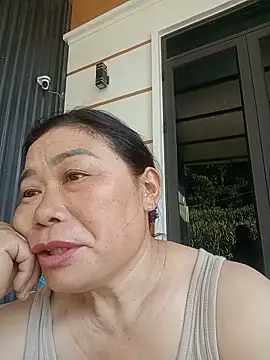 Snapshot of -Lytina- chatting on 05/25/26, 11:44 -Lytina- online show from 05/25/26, 11:44