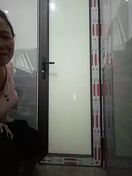 Snapshot of -Lytina- chatting on 05/27/26, 06:21 -Lytina- online show from 05/27/26, 06:21