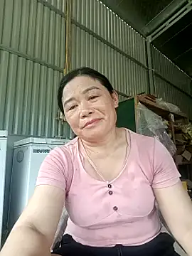 Snapshot of -Lytina- chatting on 06/05/26, 07:25 -Lytina- online show from 06/05/26, 07:25
