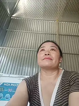 Snapshot of -Lytina- chatting on 06/07/26, 03:32 -Lytina- online show from 06/07/26, 03:32