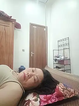 Snapshot of -Lytina- chatting on 06/07/26, 08:01 -Lytina- online show from 06/07/26, 08:01