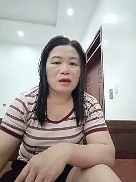 Snapshot of -Lytina- chatting on 06/13/26, 01:42 -Lytina- online show from 06/13/26, 01:42