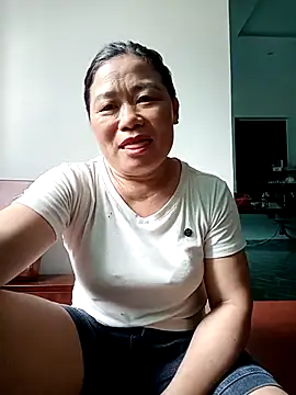 Snapshot of -Lytina- chatting on 06/22/26, 03:25 -Lytina- online show from 06/22/26, 03:25