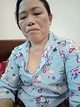 Snapshot of -Lytina- chatting on 06/26/26, 11:36 -Lytina- online show from 06/26/26, 11:36