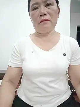 Snapshot of -Lytina- chatting on 08/03/26, 02:00 -Lytina- online show from 08/03/26, 02:00
