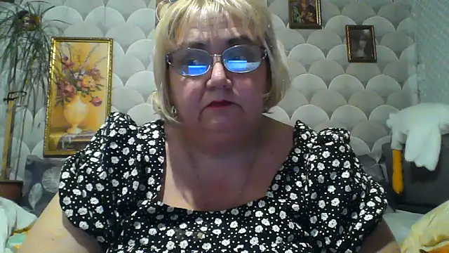 Snapshot of MarinaFarina53 chatting on 06/14/26, 06:43 MarinaFarina53 online show from 06/14/26, 06:43
