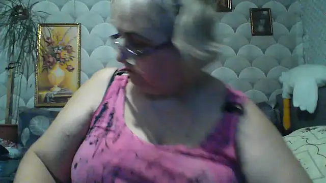 Snapshot of MarinaFarina53 chatting on 06/17/26, 05:36 MarinaFarina53 online show from 06/17/26, 05:36