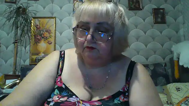Snapshot of MarinaFarina53 chatting on 06/25/26, 05:17 MarinaFarina53 online show from 06/25/26, 05:17