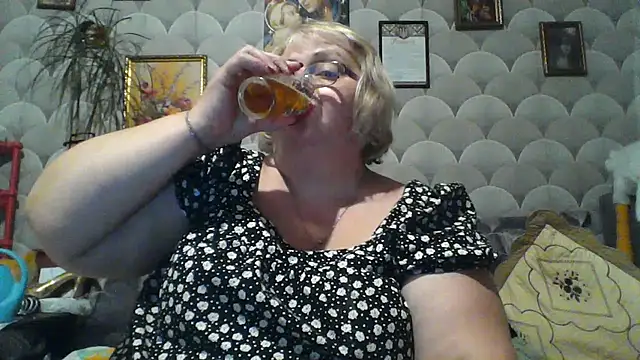 Snapshot of MarinaFarina53 chatting on 06/26/26, 06:12 MarinaFarina53 online show from 06/26/26, 06:12